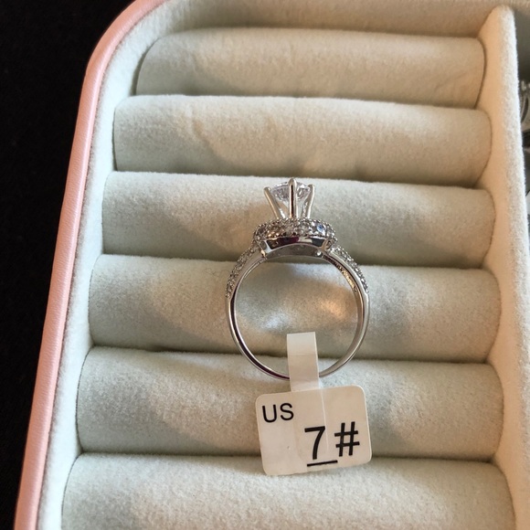 NWT 💍 white gold plated CZ 💍 ring size 7 - Picture 5 of 5